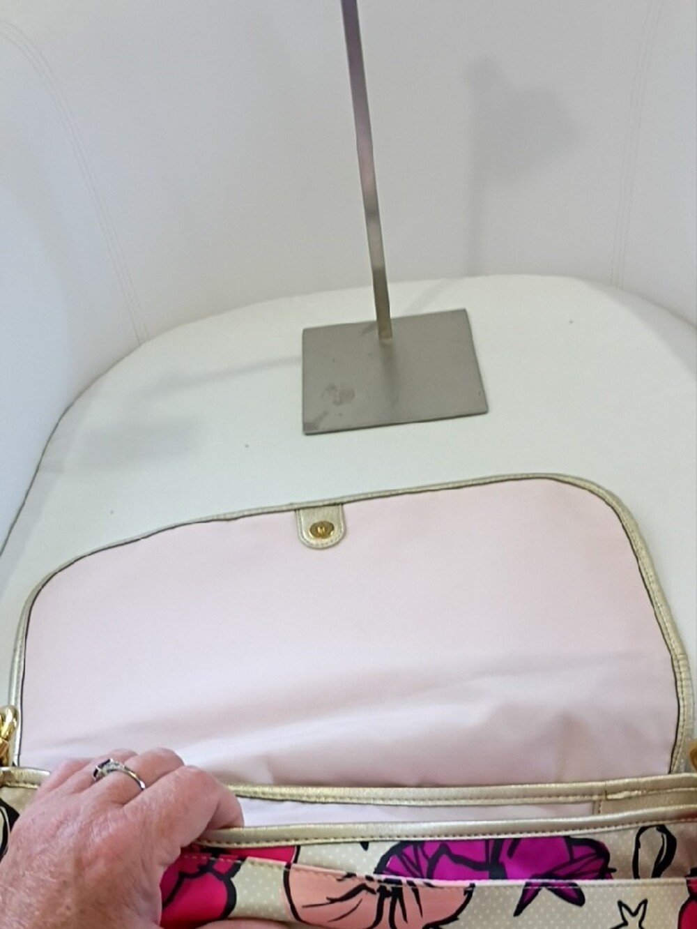 Coach Kyra Poppy Messenger Bag In Pristine Condition With Adjustable Strap - Picture 10 of 16